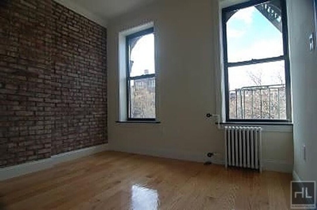 East 5th Street in New York, NY - Building Photo