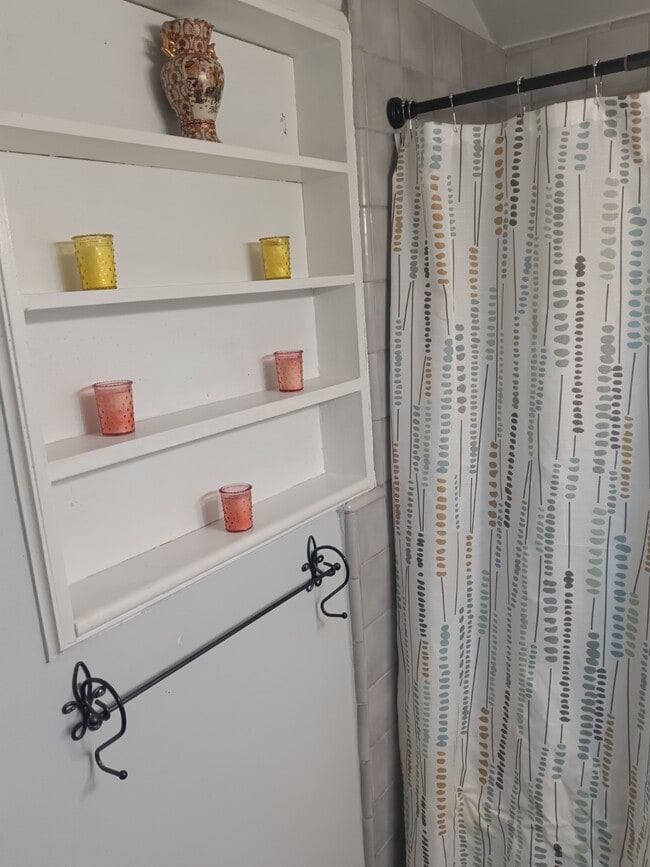 7248 Shoshone Ave in Van Nuys, CA - Building Photo - Building Photo