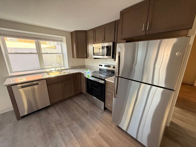 16 Beals Rd, Unit 4 in Braintree, MA - Foto de edificio - Building Photo