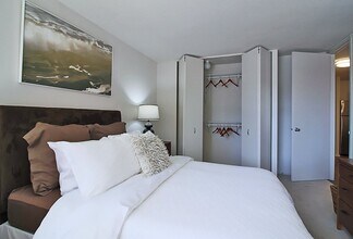 9 W Elm St in Chicago, IL - Building Photo - Building Photo