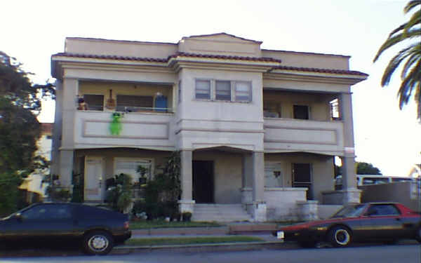 1131-1137 N Cabrillo Ave in San Pedro, CA - Building Photo