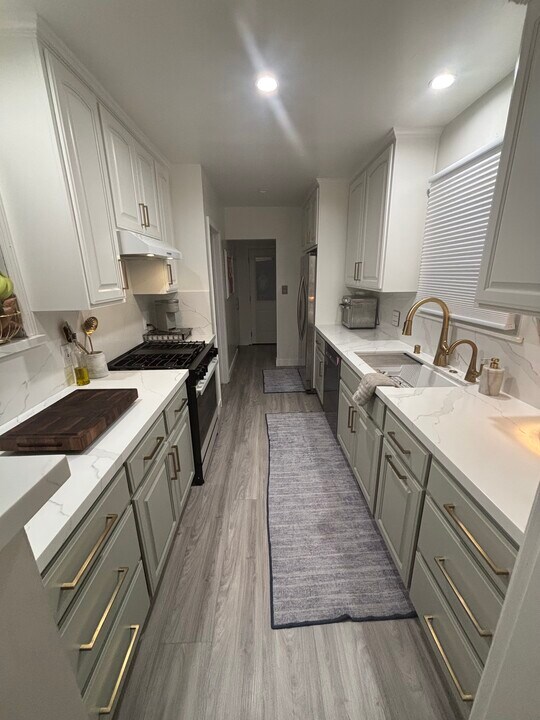 6402 Eberle St in Lakewood, CA - Building Photo