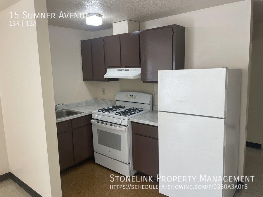 15 Sumner Ave-Unit -5 in Central Falls, RI - Foto de edificio