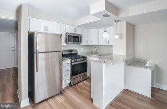 515 W Chelten Ave, Unit 2B-0608 in Philadelphia, PA - Building Photo - Building Photo
