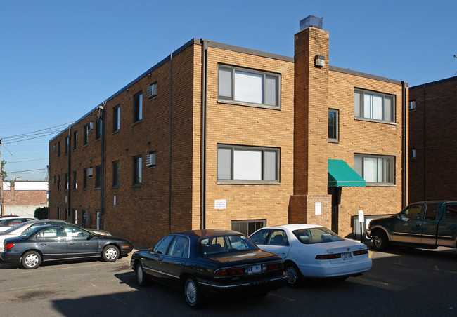 Crossroads Apartments in Lauderdale, MN - Foto de edificio - Building Photo