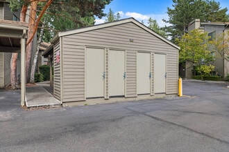 130 SW 116th St, Unit F-12 in Seattle, WA - Foto de edificio - Building Photo