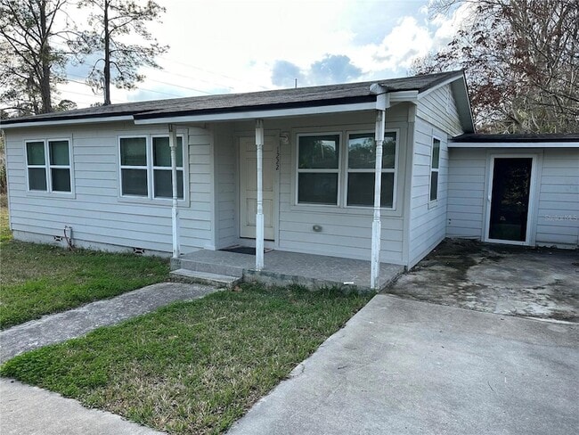 property at 1222 SE 10th St