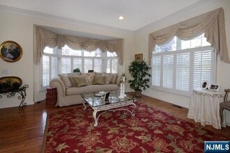 92 Twinberry Ct in Paramus, NJ - Building Photo - Building Photo