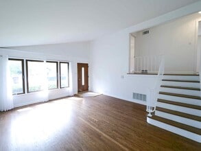 10107 Lawrence Ct in Oak Lawn, IL - Building Photo - Building Photo
