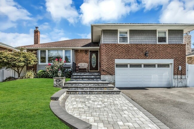 property at 956 Plum Tree Rd W