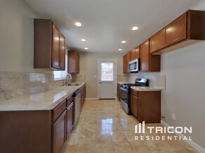 1126 W Ovington St in Lancaster, CA - Building Photo - Building Photo