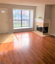 804 Brokaw Ct in Bridgewater, NJ - Building Photo - Building Photo