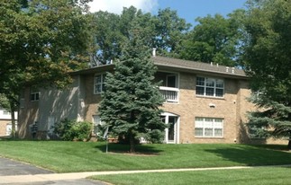 Middlesbrough Manor Apartments in Maumee, OH - Building Photo