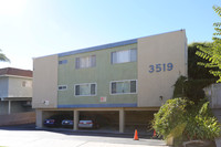 3519 Clarington Ave in Los Angeles, CA - Foto de edificio - Building Photo