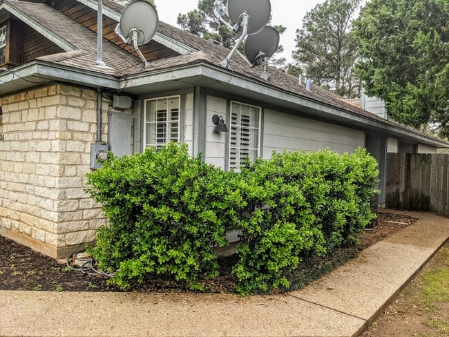 106 Commercial Dr in Bastrop, TX - Building Photo - Building Photo