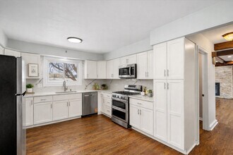 931 Canterbury Dr in Schaumburg, IL - Building Photo - Building Photo