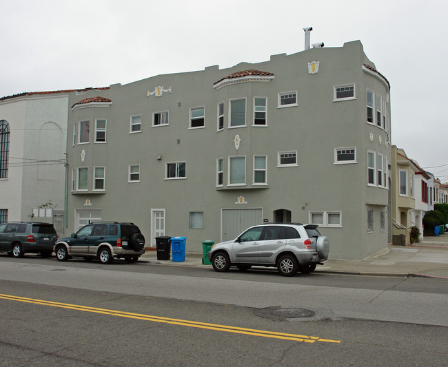 1699 Lawton St in San Francisco, CA - Building Photo - Building Photo