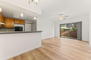 10943 Laurel Canyon Blvd, Unit A5 in San Fernando, CA - Building Photo