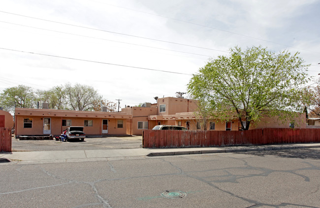 410 Headingly Ave NW in Albuquerque, NM - Building Photo - Building Photo