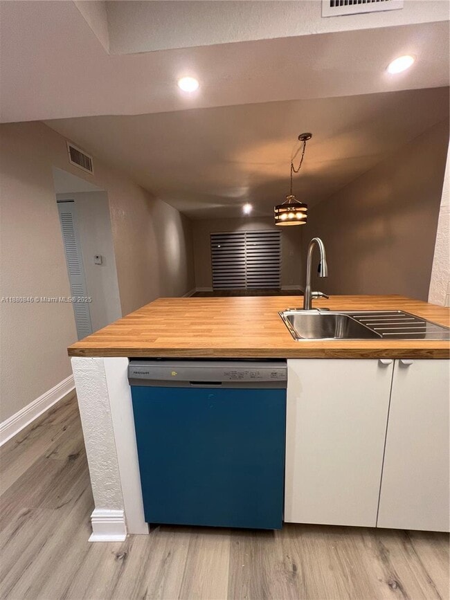 property at 5201 Geneva Ct