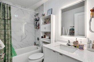 1712 NW 76th Terrace in Miami, FL - Building Photo - Building Photo