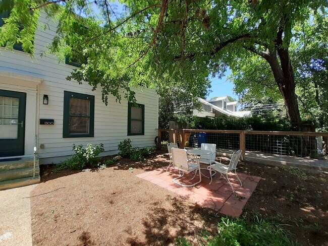1300 Lorrain St in Austin, TX - Building Photo - Building Photo