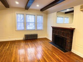 48-43 44th St in Queens, NY - Building Photo