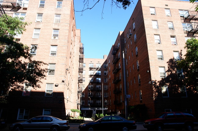 132-35 Sanford Avenue in Flushing, NY - Building Photo - Building Photo