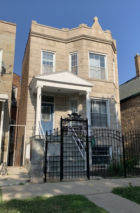 1531 N Monticello Ave in Chicago, IL - Building Photo