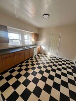 326 Ash St in Erie, PA - Building Photo