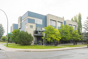 2152 35 Av SW in Calgary, AB - Building Photo