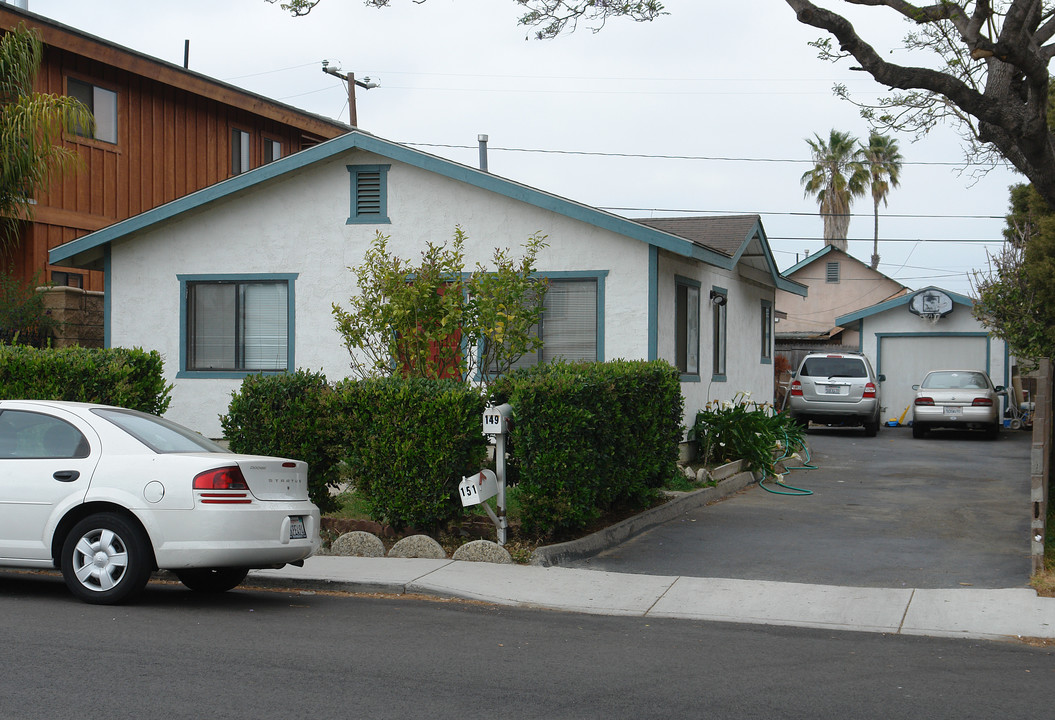 149-151 W Warner St in Ventura, CA - Building Photo