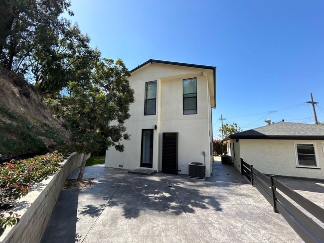 3806 Marron St in San Diego, CA - Building Photo - Building Photo