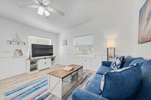 711 E Gulf Blvd in Indian Rocks Beach, FL - Building Photo