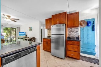 3676 Lower Honoapiilani Rd in Lahaina, HI - Building Photo - Building Photo