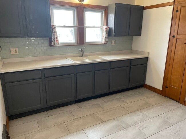 2100-2102 S 85th St in West Allis, WI - Building Photo - Building Photo