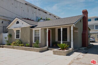 10829 Kling St in Los Angeles, CA - Building Photo - Building Photo