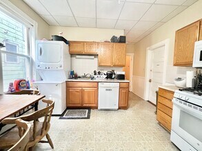 88 Fisher Ave, Unit 2 in Boston, MA - Foto de edificio - Building Photo