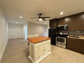 108 NW 2nd Ave in Hallandale Beach, FL - Building Photo - Building Photo