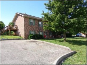 1049 Martha Glass Dr in Jefferson City, TN - Building Photo - Building Photo