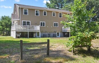 27 Pine St in Pepperell, MA - Foto de edificio - Building Photo