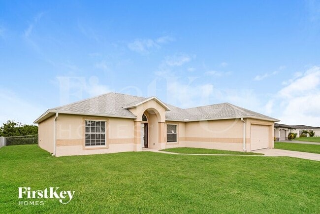 2516 NW 8th Pl in Cape Coral, FL - Building Photo - Building Photo