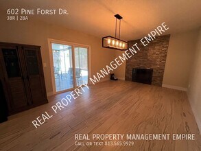 602 Pine Forest Dr in Brandon, FL - Building Photo - Building Photo