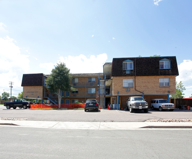 Canterbury  West in Englewood, CO - Foto de edificio - Building Photo