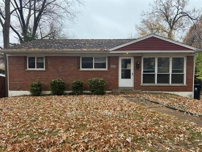 8000 Noel Ct in University City, MO - Building Photo - Building Photo