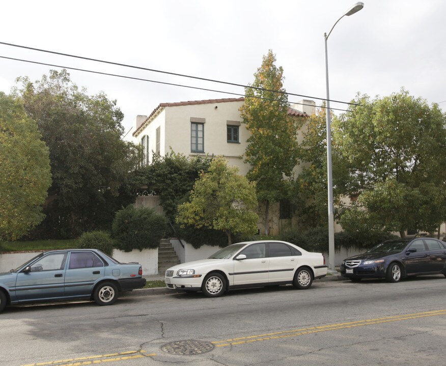 3910 Melrose Ave in Los Angeles, CA - Building Photo