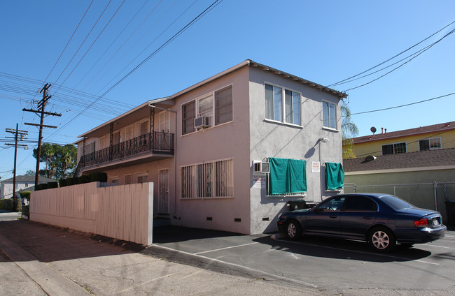 5149 Cahuenga Blvd in North Hollywood, CA - Foto de edificio - Building Photo