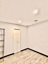 5810 W Bellfort Ave in Houston, TX - Building Photo - Building Photo