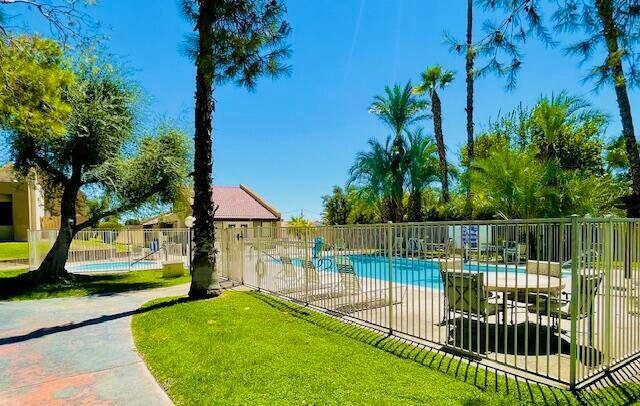 32200 Cathedral Canyon Dr in Cathedral City, CA - Building Photo - Building Photo