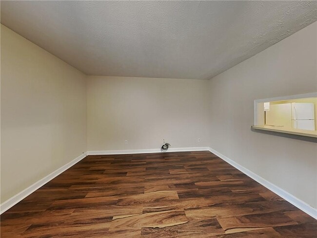 424 Charleston Ln in Lawrenceville, GA - Foto de edificio - Building Photo